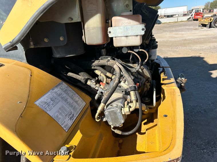 image for item DO7565 2013 John Deere 324J wheel loader