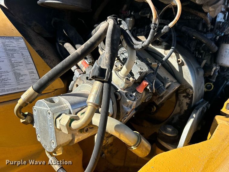 image for item DO7565 2013 John Deere 324J wheel loader
