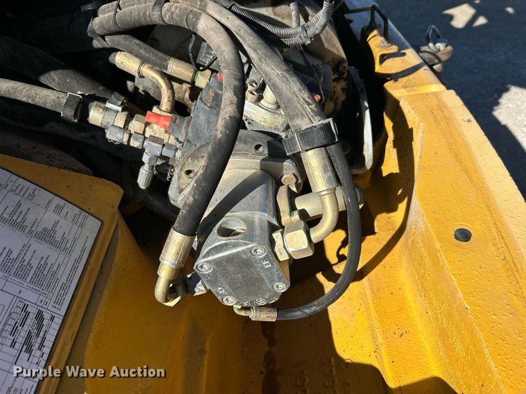 image for item DO7565 2013 John Deere 324J wheel loader