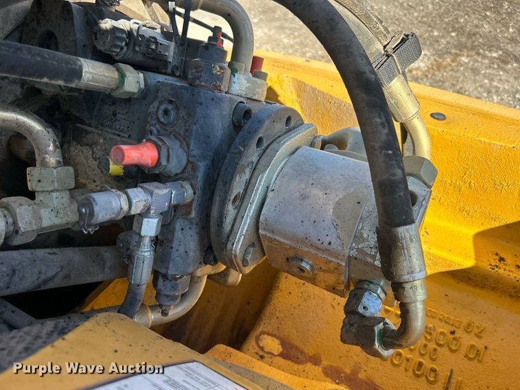 image for item DO7565 2013 John Deere 324J wheel loader