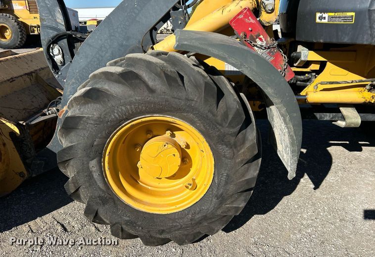image for item DO7565 2013 John Deere 324J wheel loader