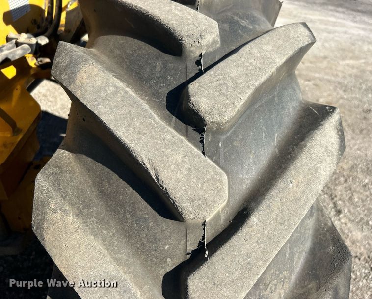 image for item DO7565 2013 John Deere 324J wheel loader