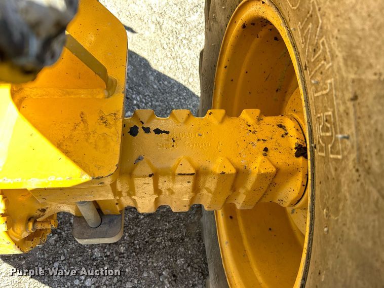 image for item DO7565 2013 John Deere 324J wheel loader