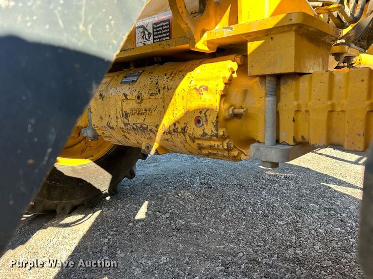 image for item DO7565 2013 John Deere 324J wheel loader