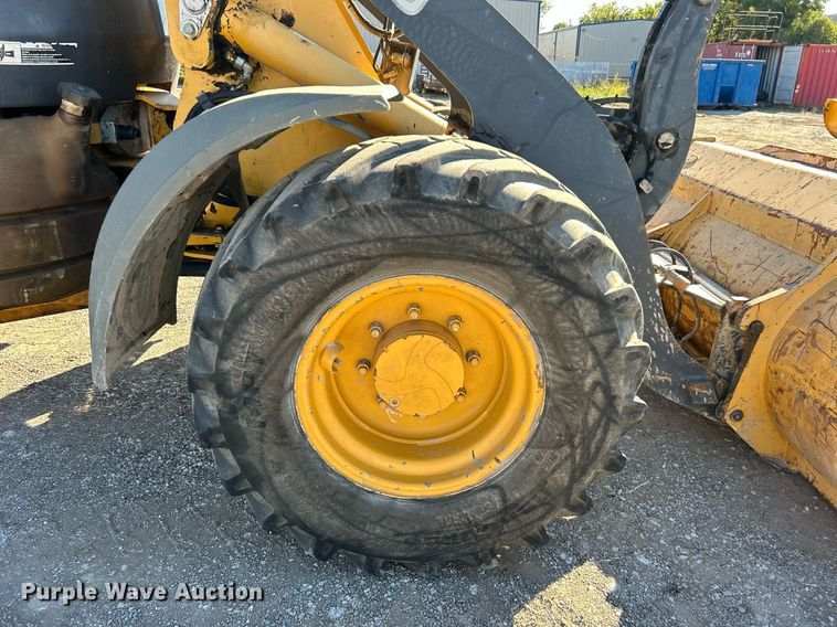 image for item DO7565 2013 John Deere 324J wheel loader