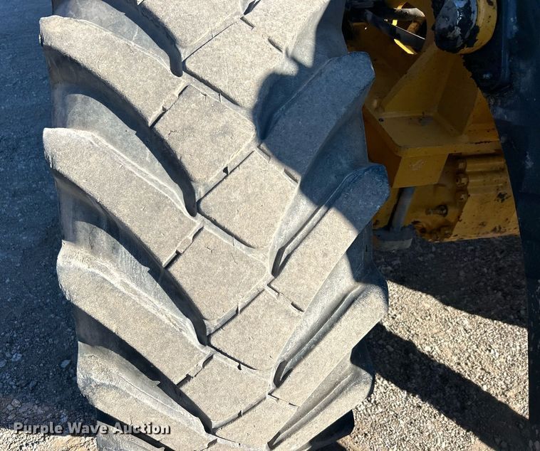 image for item DO7565 2013 John Deere 324J wheel loader