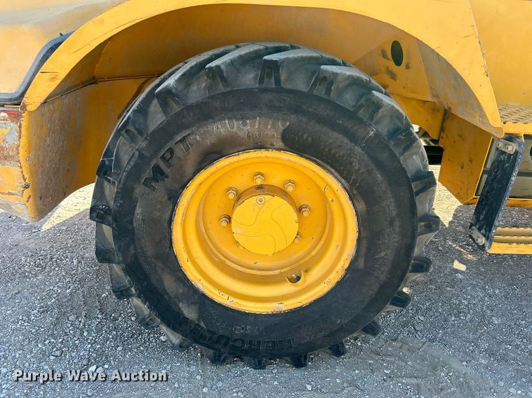 image for item DO7565 2013 John Deere 324J wheel loader