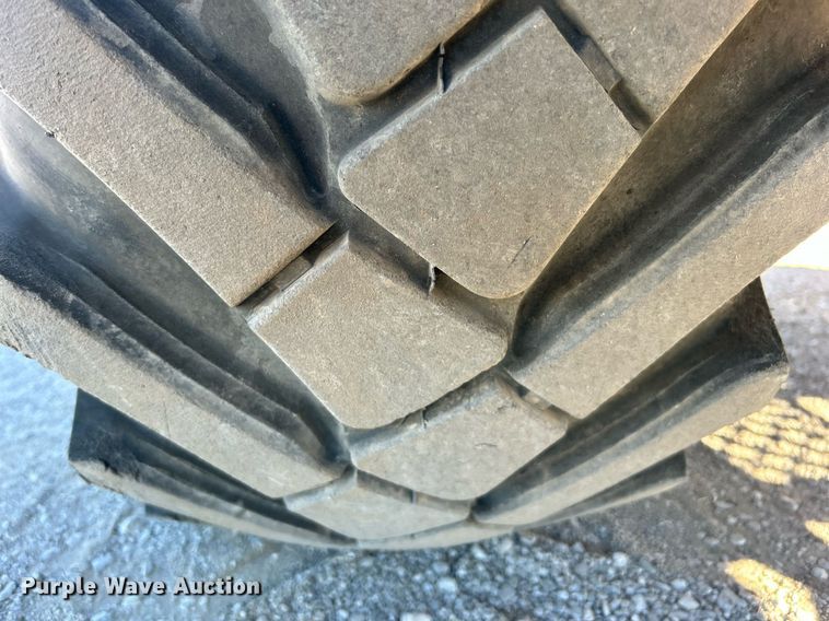 image for item DO7565 2013 John Deere 324J wheel loader