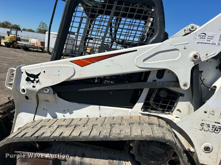image for item DO7567 2018 Bobcat  T595 skid steer loader