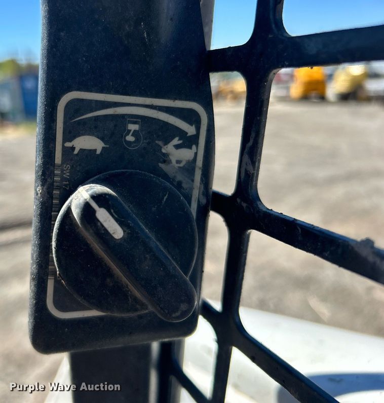 image for item DO7567 2018 Bobcat  T595 skid steer loader