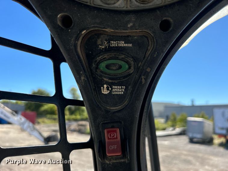 image for item DO7567 2018 Bobcat  T595 skid steer loader