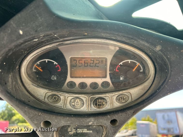 image for item DO7567 2018 Bobcat  T595 skid steer loader