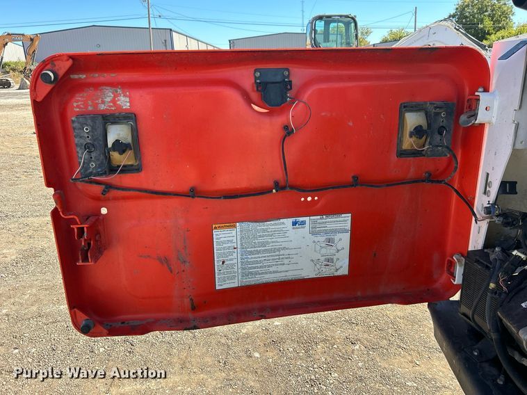 image for item DO7567 2018 Bobcat  T595 skid steer loader