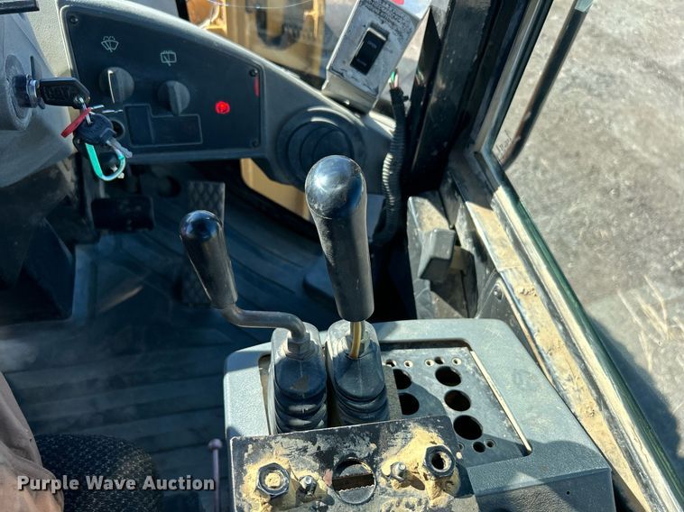 image for item DO7573 2003 Caterpillar  928G wheel loader