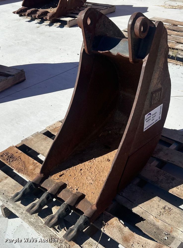 image for item DO7582 Caterpillar  bucket