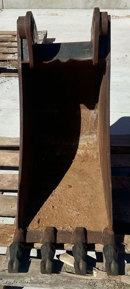 image for item DO7582 Caterpillar  bucket