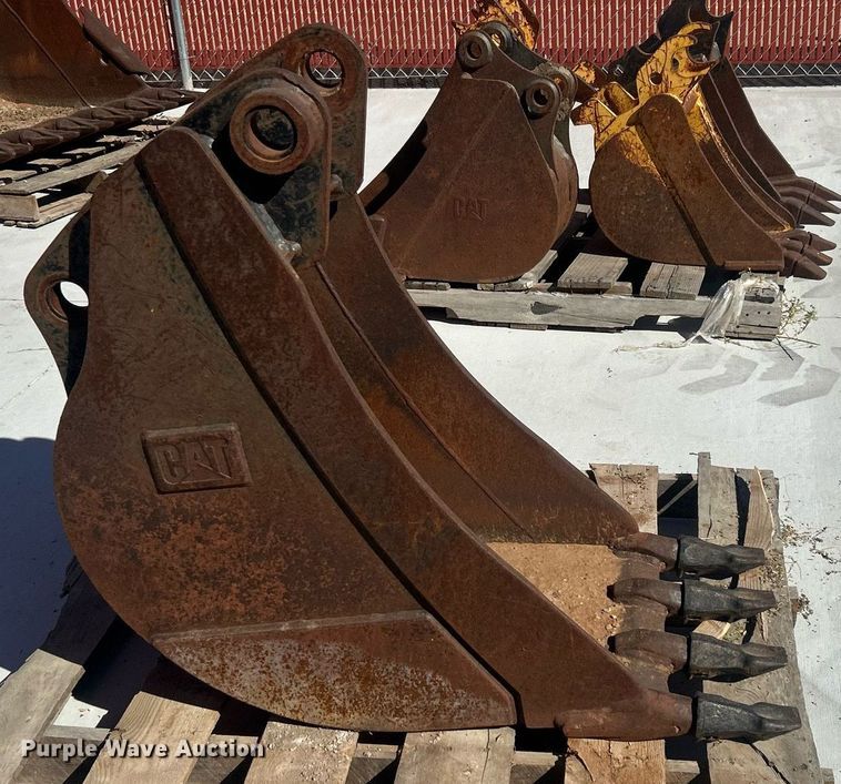 image for item DO7582 Caterpillar  bucket