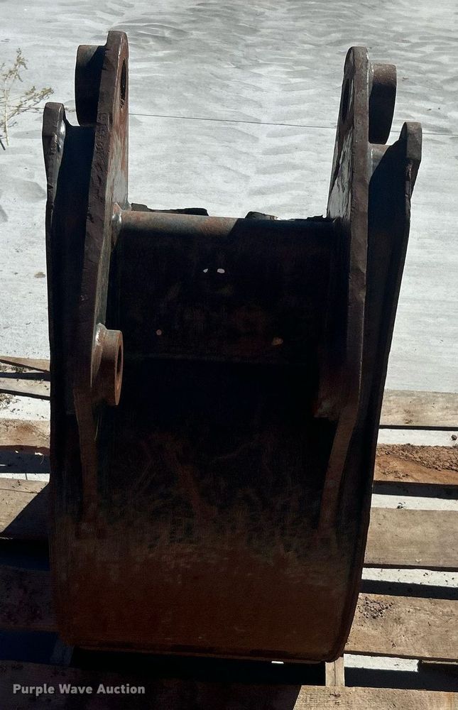 image for item DO7582 Caterpillar  bucket