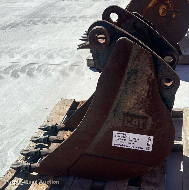 image for item DO7582 Caterpillar  bucket