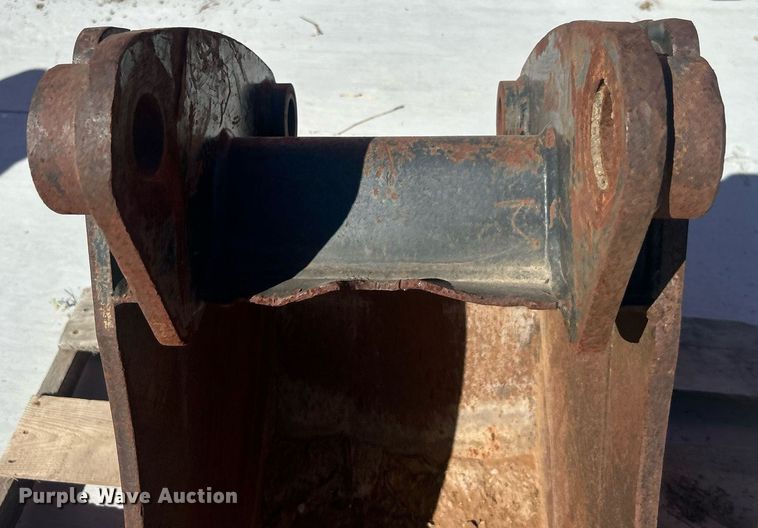 image for item DO7582 Caterpillar  bucket