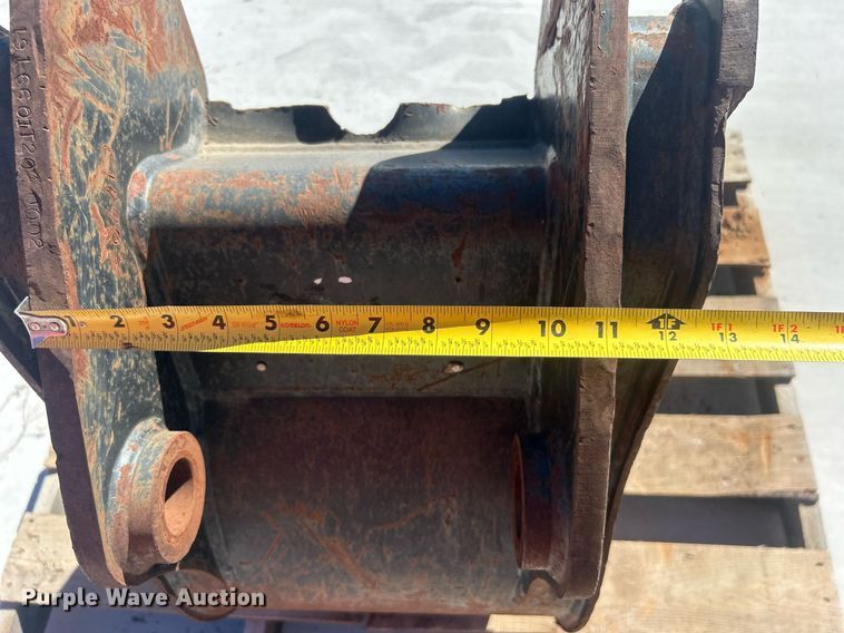 image for item DO7582 Caterpillar  bucket