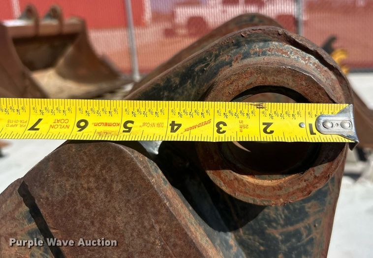 image for item DO7582 Caterpillar  bucket