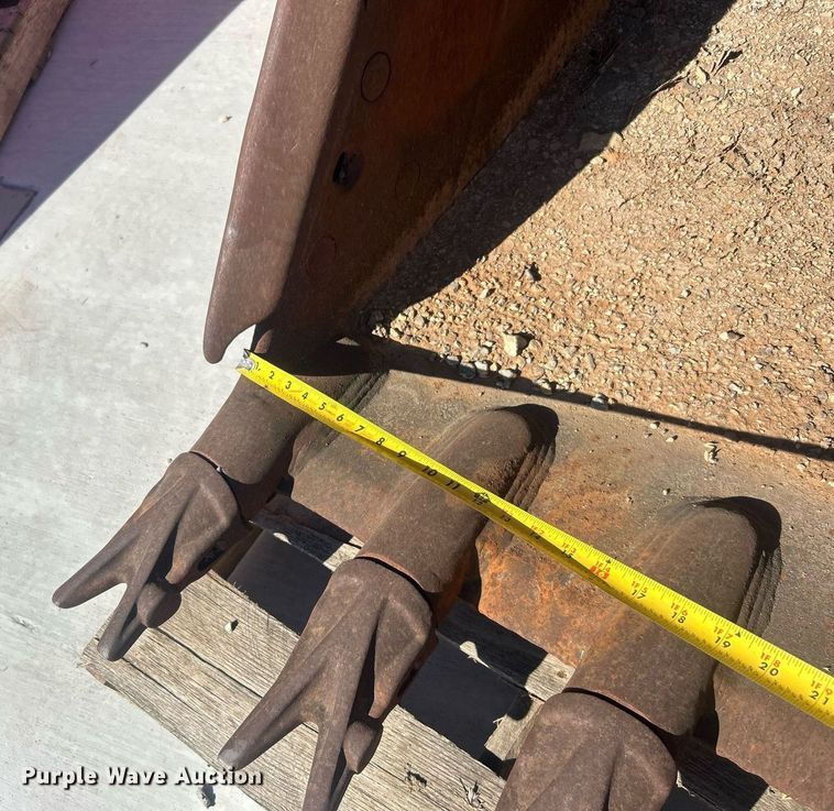 image for item DO7584 Hensley bucket