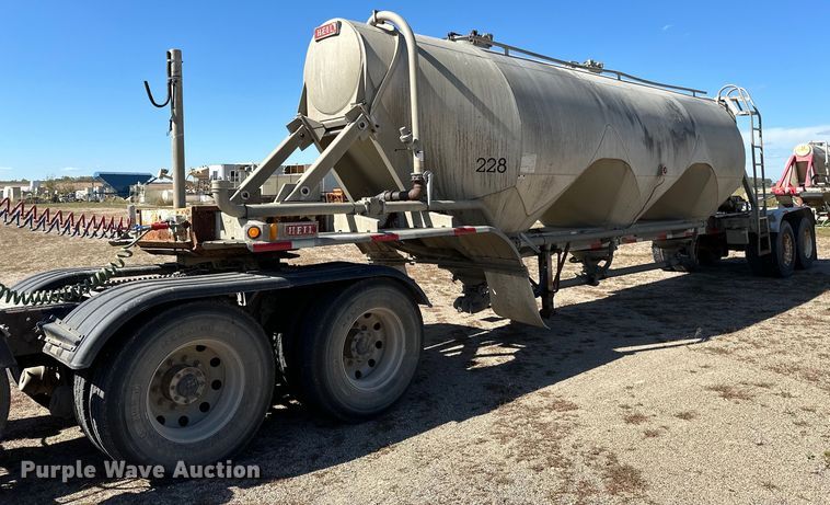 image for item DP8538 1995 Heil pneumatic dry bulk trailer