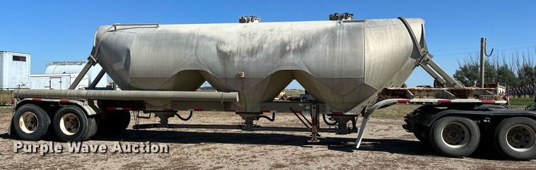 image for item DP8538 1995 Heil pneumatic dry bulk trailer