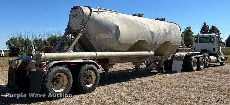 image for item DP8538 1995 Heil pneumatic dry bulk trailer