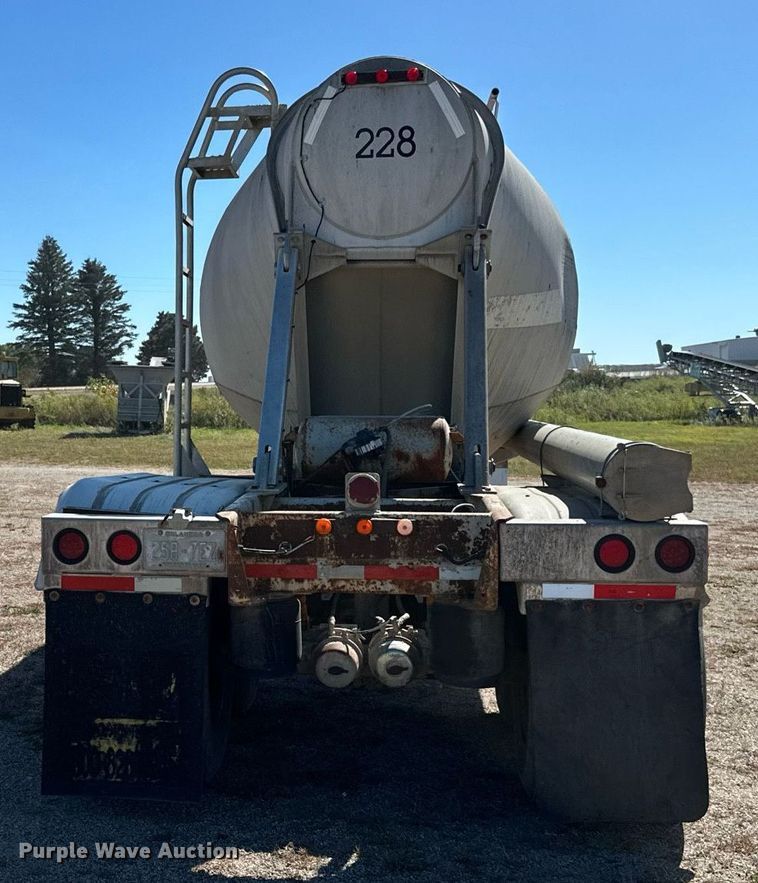 image for item DP8538 1995 Heil pneumatic dry bulk trailer