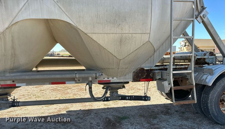 image for item DP8538 1995 Heil pneumatic dry bulk trailer