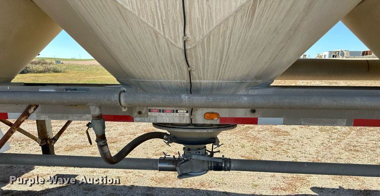image for item DP8538 1995 Heil pneumatic dry bulk trailer