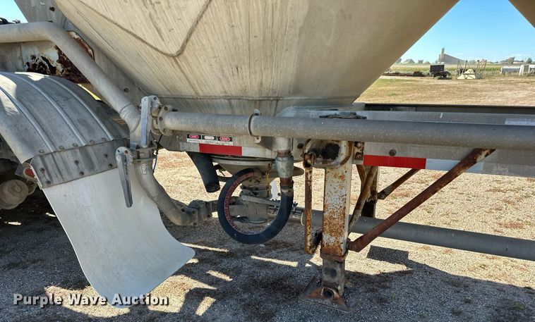 image for item DP8538 1995 Heil pneumatic dry bulk trailer