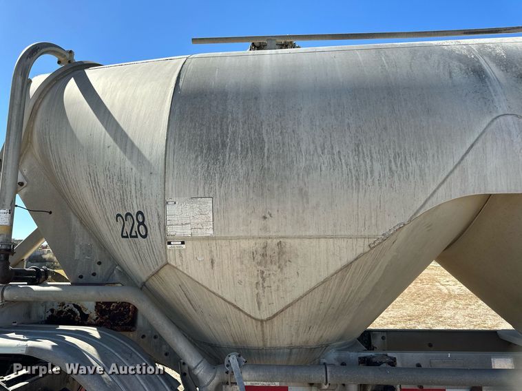 image for item DP8538 1995 Heil pneumatic dry bulk trailer