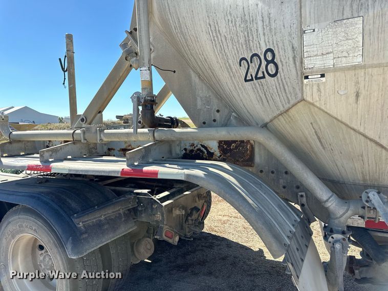 image for item DP8538 1995 Heil pneumatic dry bulk trailer