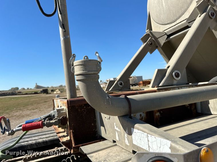 image for item DP8538 1995 Heil pneumatic dry bulk trailer