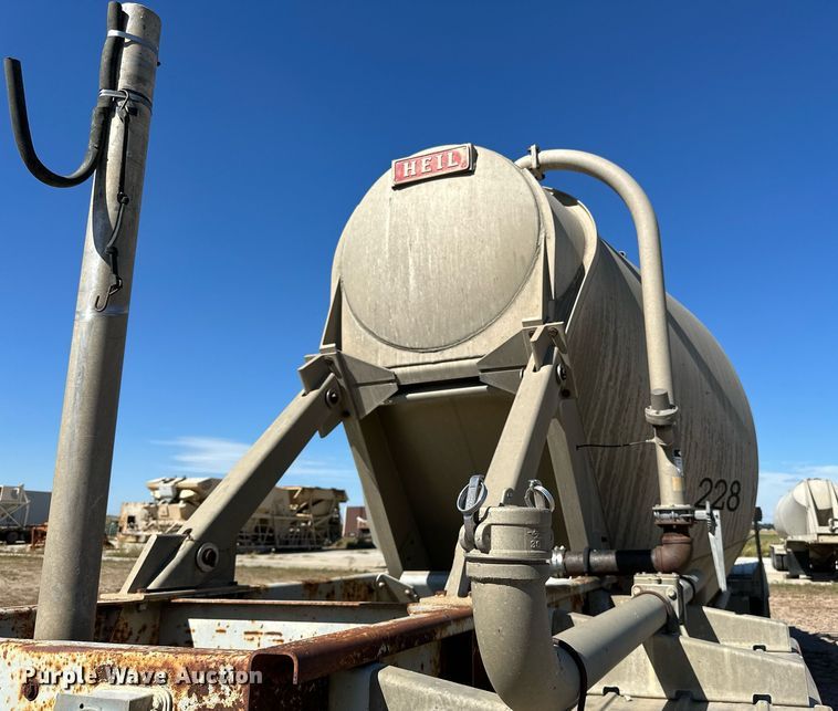 image for item DP8538 1995 Heil pneumatic dry bulk trailer