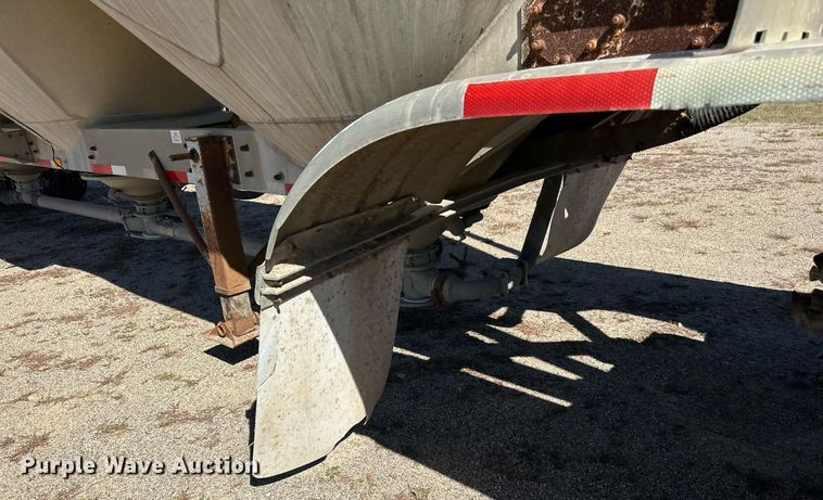 image for item DP8538 1995 Heil pneumatic dry bulk trailer