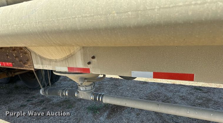 image for item DP8538 1995 Heil pneumatic dry bulk trailer