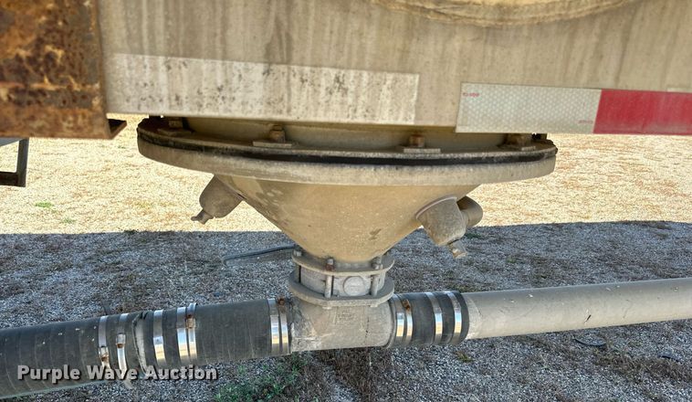 image for item DP8538 1995 Heil pneumatic dry bulk trailer