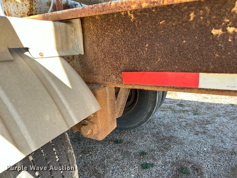 image for item DP8538 1995 Heil pneumatic dry bulk trailer