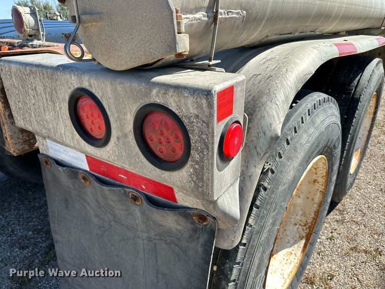 image for item DP8538 1995 Heil pneumatic dry bulk trailer