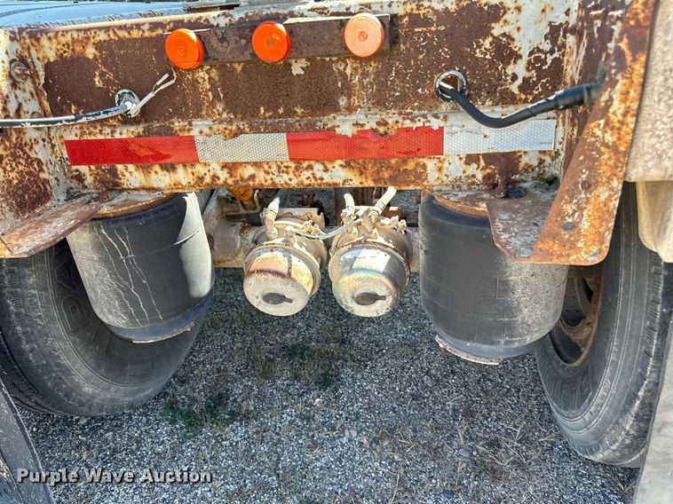 image for item DP8538 1995 Heil pneumatic dry bulk trailer