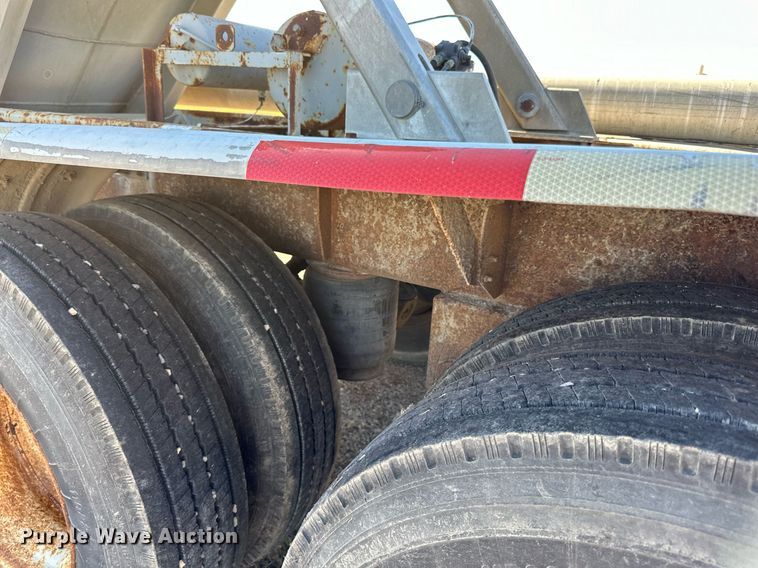 image for item DP8538 1995 Heil pneumatic dry bulk trailer