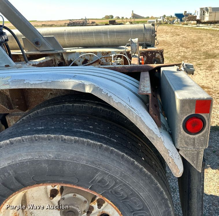 image for item DP8538 1995 Heil pneumatic dry bulk trailer
