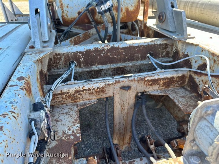 image for item DP8538 1995 Heil pneumatic dry bulk trailer