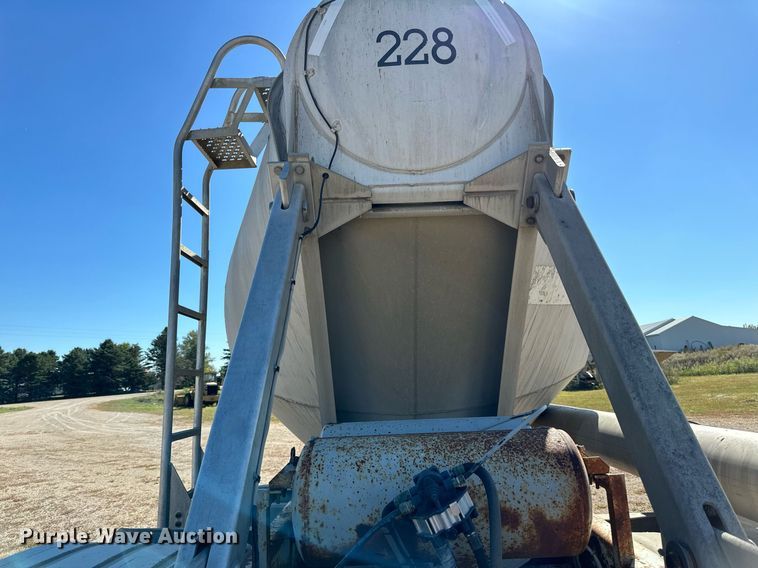 image for item DP8538 1995 Heil pneumatic dry bulk trailer