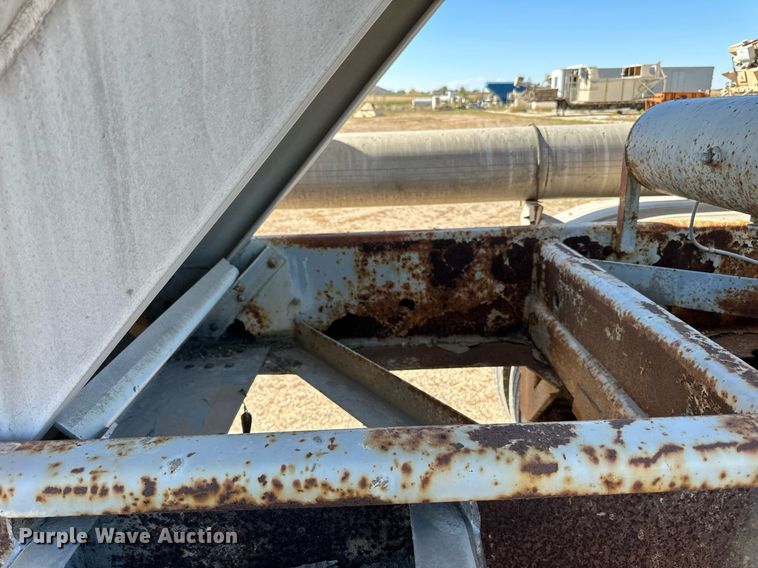 image for item DP8538 1995 Heil pneumatic dry bulk trailer