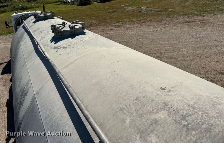 image for item DP8538 1995 Heil pneumatic dry bulk trailer